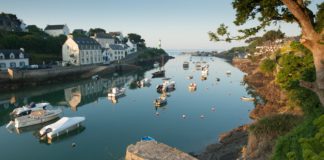 France, Finistère (29) Clohars-Carnoet, port de Doelan au lever du jour