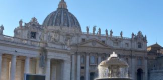 Best Things to do in Rome Family Guide _ St Peters Square