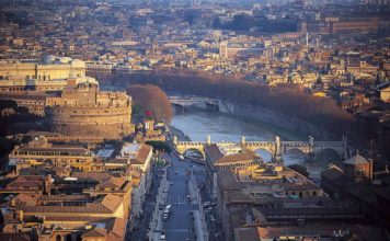 View River Tiber and Castel Sant'Angelo
