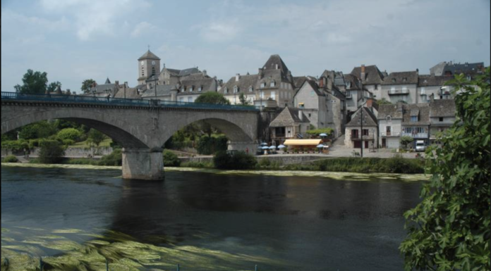 City of Dordogne from the river