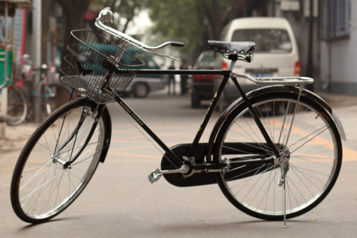 bicicletta con ruote enormi